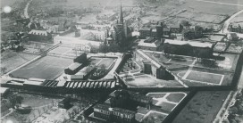 Historische Luftaufnahme des Geländes der Arbeitsanstalt Brauweiler in Schwarz-Weiß