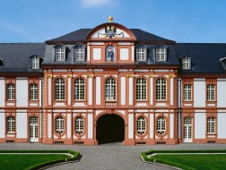Prälaturgebäude der Abtei vom Innenhof gesehen